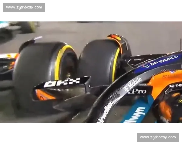 离大谱！劳森车载惊魂：两名马修横穿赛道险酿惨剧